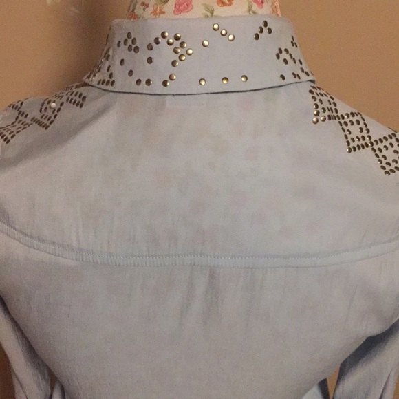 Light blue poplin button up - western -gold accent - Picture 4 of 5